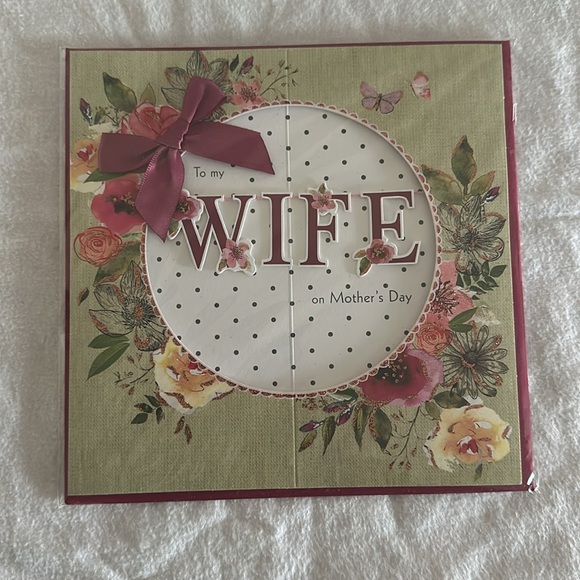 Papyrus “Wife” Christmas and Mother’s Day Cards - Picture 2 of 9